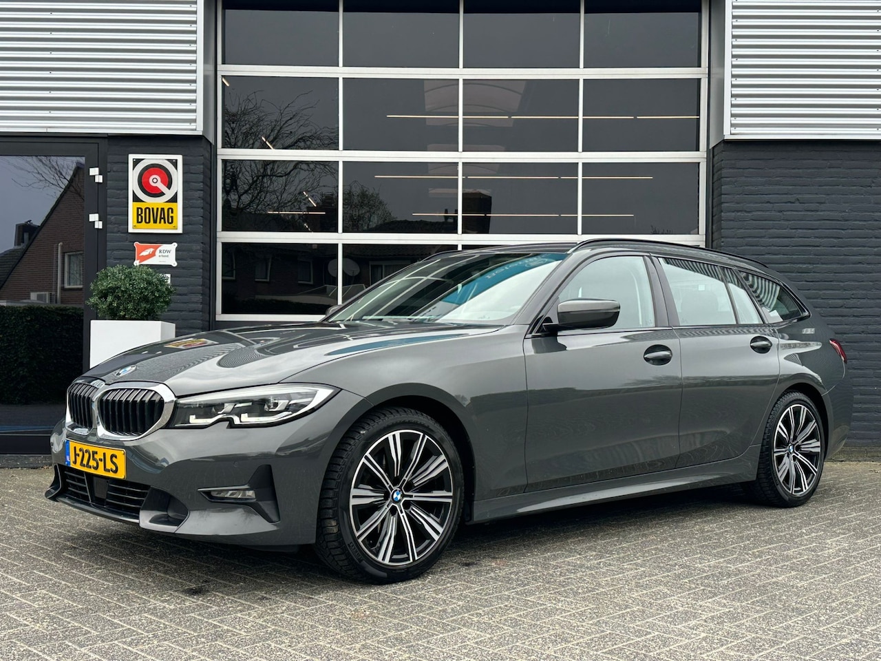 BMW 3-serie Touring - 320i High Executive 320i High Executive, Automaat, Leder, Virtual Cockpit, Cruise, Memory, NAP - AutoWereld.nl
