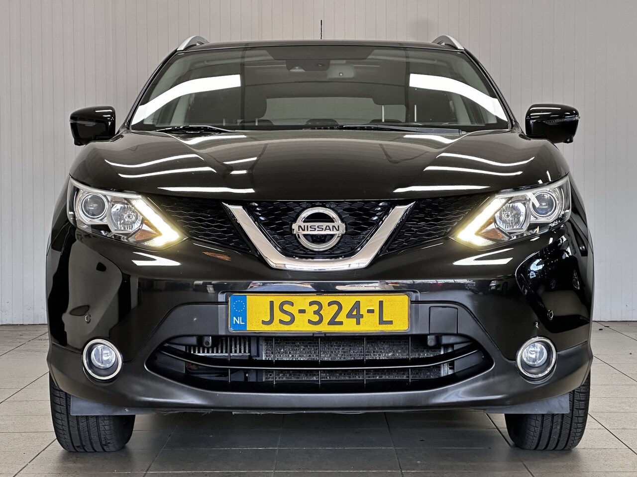 Nissan Qashqai - 1.2 N-Connecta/ Trekhaak/ 18'' LMV/ 360° Camera/ Lane-Assist./ Panorama-Dak/ Navi/ Clima/ - AutoWereld.nl