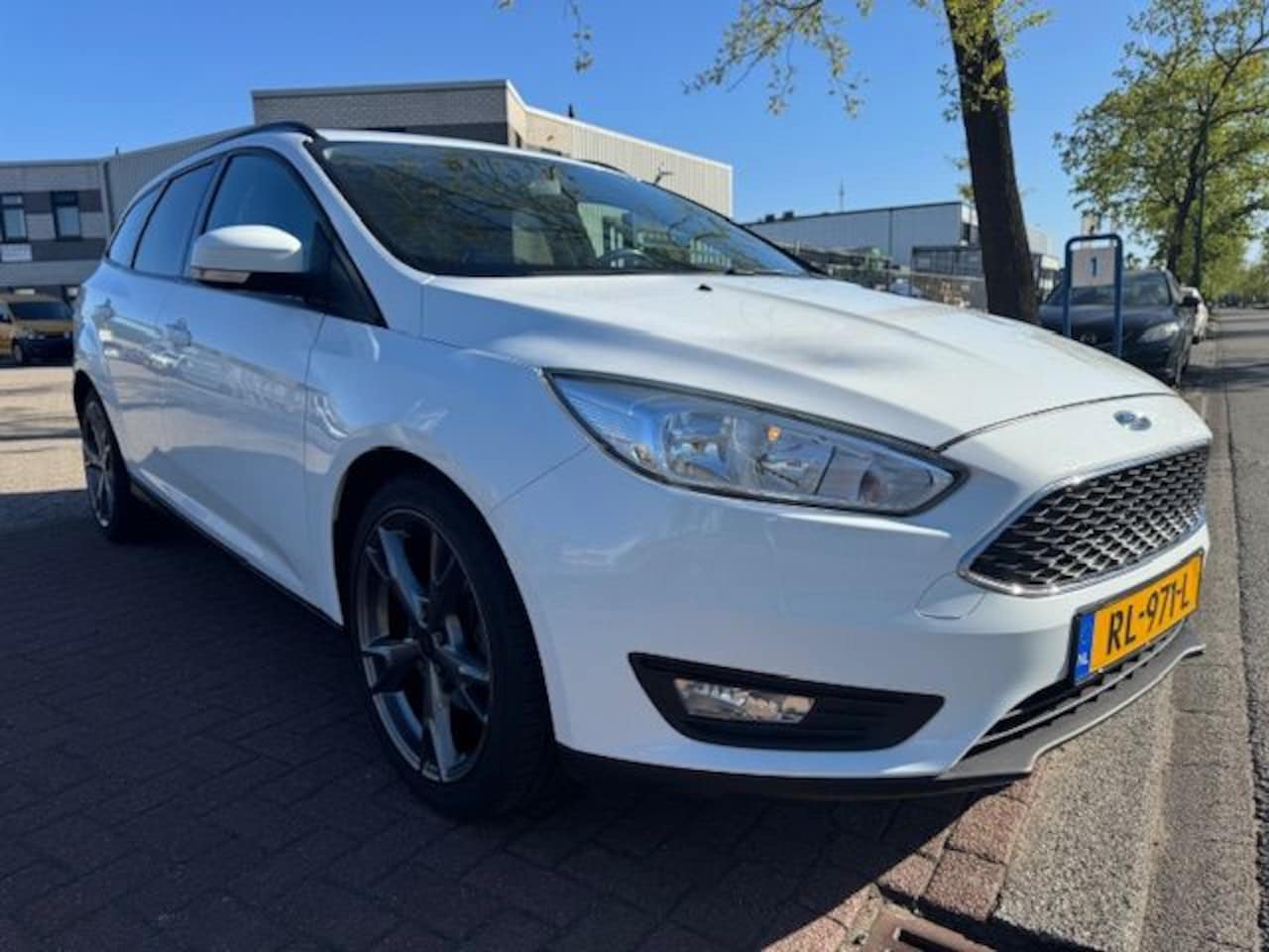 Ford Focus Wagon - 1.0 Lease Edition Airco,Cruisecontrol,Navigatie,Camera - AutoWereld.nl
