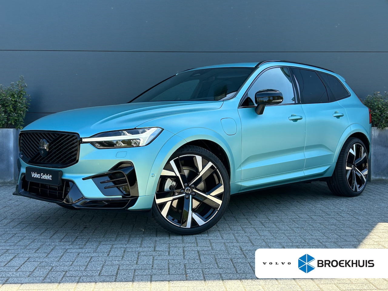Volvo XC60 - 2.0 T8 Plug-in hybrid AWD Ultra Dark HEICO SPORTIV | HEICO SPORTIV | FLASH GREEN | 22" Cus - AutoWereld.nl
