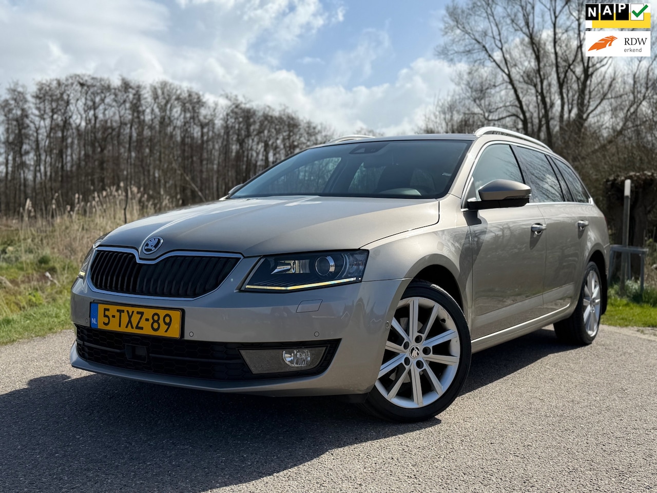 Skoda Octavia Combi - 1.4 TSI Greentech Elegance Businessline / NL Auto / Automaat / Airco / Navi / Elektrische - AutoWereld.nl