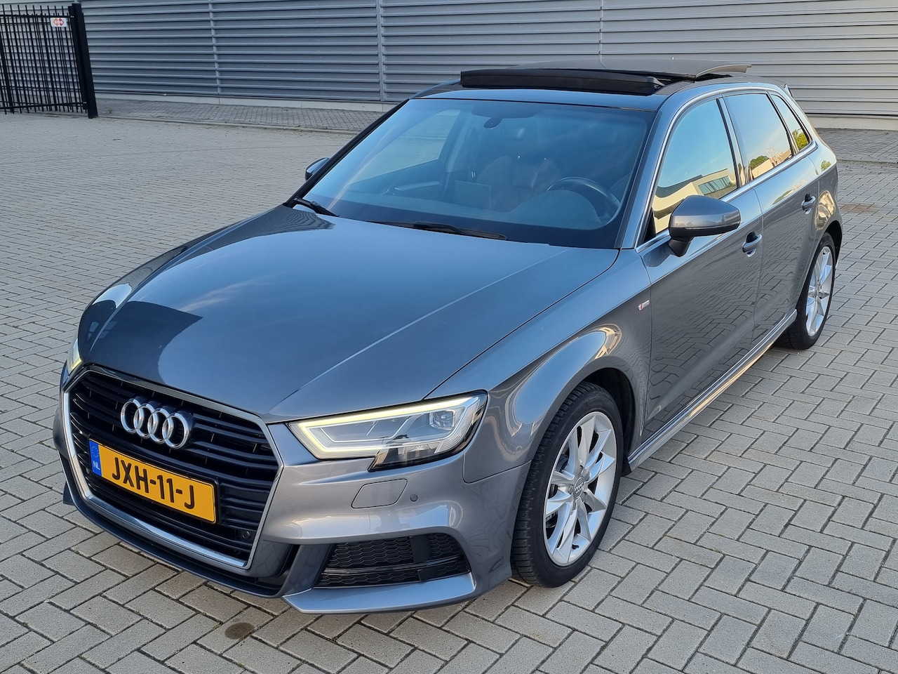 Audi A3 Sportback - 1.0 TFSI Sport Pro Line S Mooie Audi A3 TFSI 115pk Sportback S-line uitvoering, Pano dak, virtual,  camera, Monsoon - AutoWereld.nl