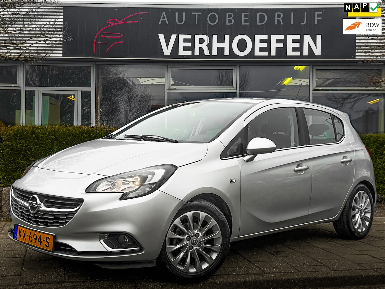 Opel Corsa - 1.4 Innovation - AUTOMAAT - APPLE CARPLAY - CRUISE / CLIMATE CONTROL - PARK SENSOREN ! - AutoWereld.nl