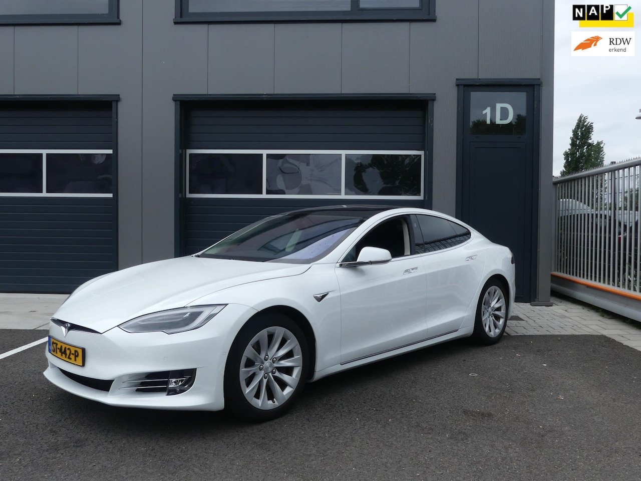 Tesla Model S - 75D AWD Autopilot Navigatie Panoramdak Leder Xenon+LED Rijklaarprijs - AutoWereld.nl
