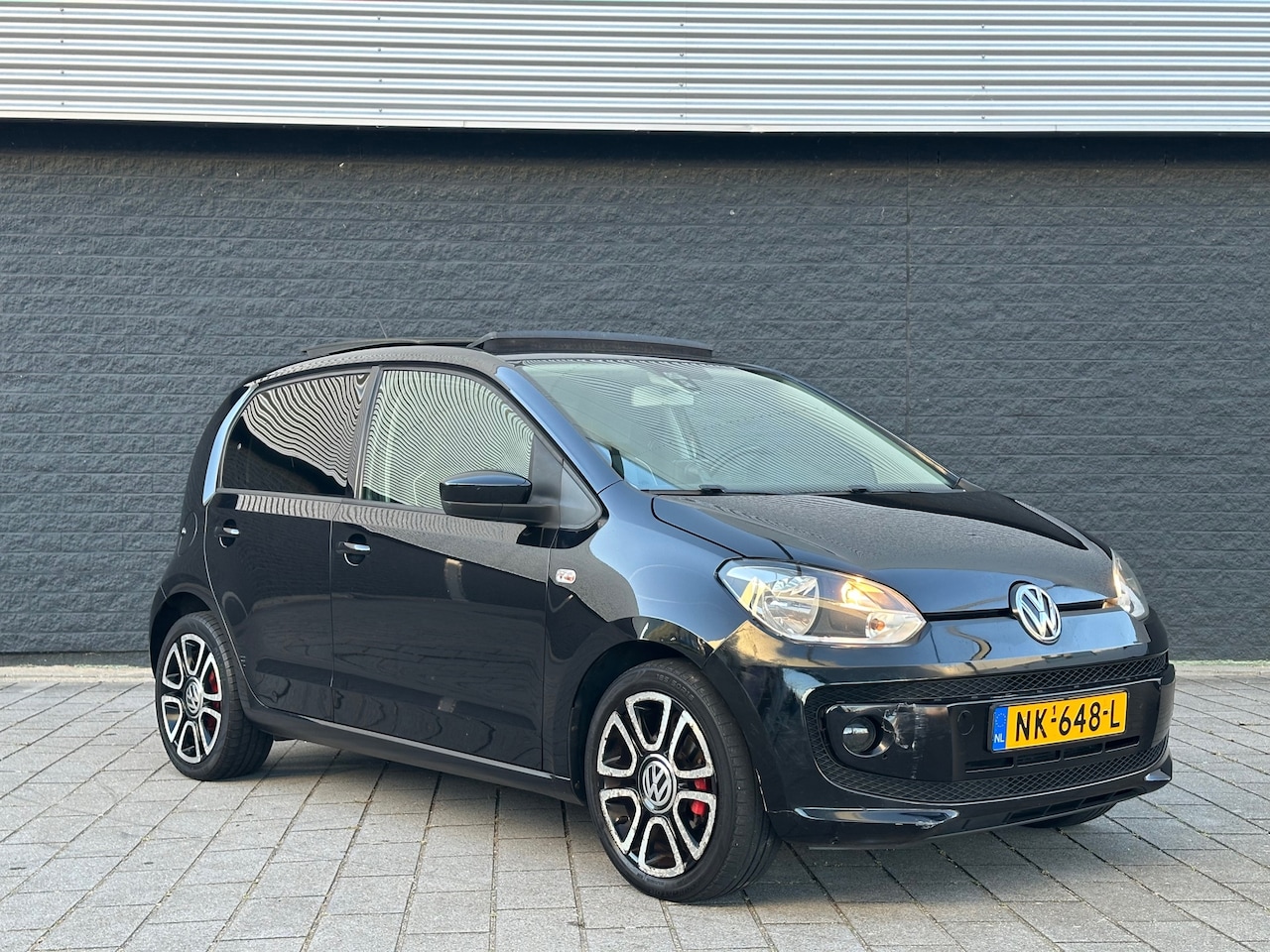 Volkswagen Up! - 1.0 cheer up! Panorama Automaat Leer Stoelverwarming - AutoWereld.nl
