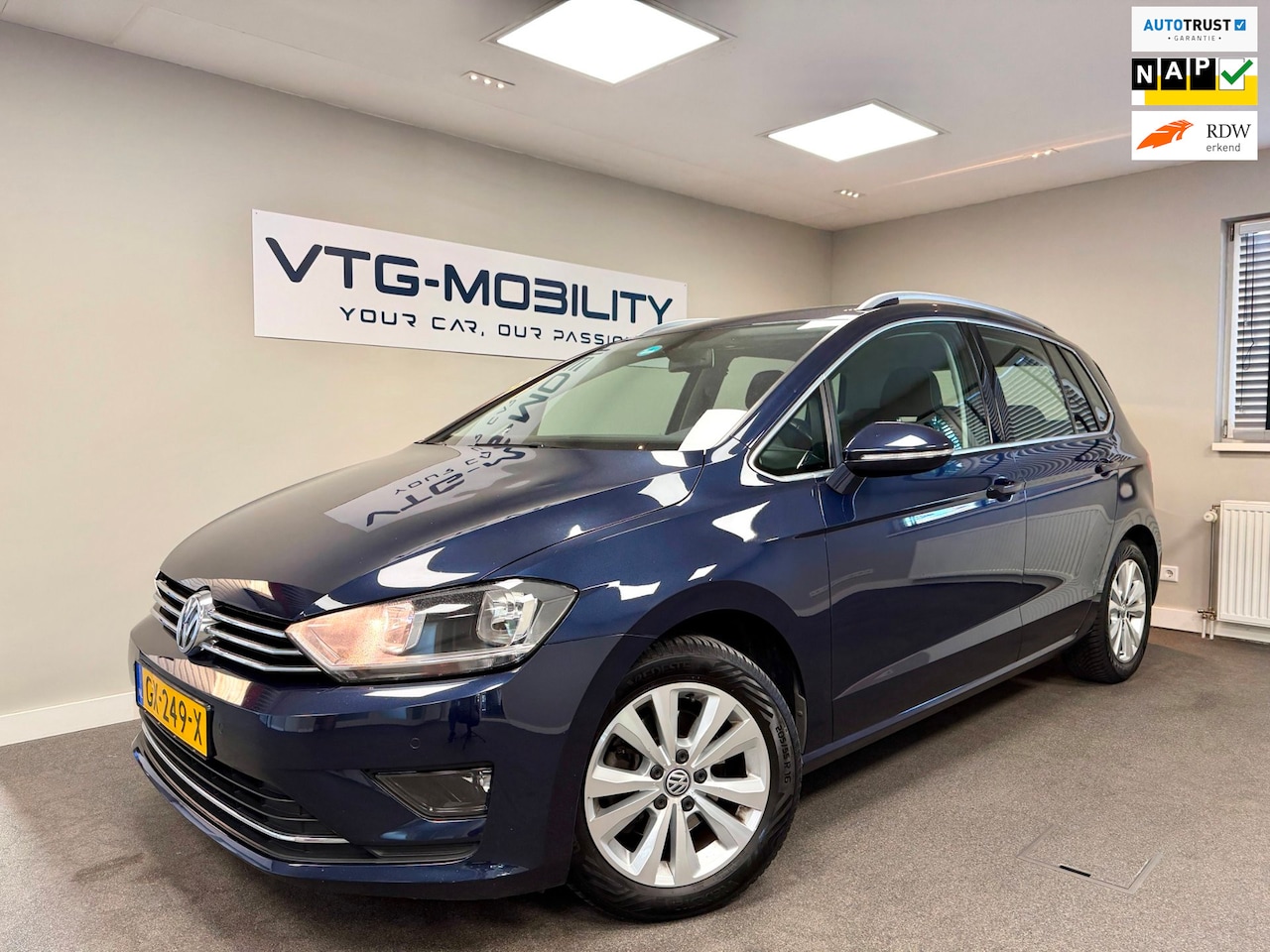 Volkswagen Golf Sportsvan - 1.4 TSI Highline Navi|PDC V/A+Camera|ClimateControl|ElektrischPakket|APK 02-2027 - AutoWereld.nl