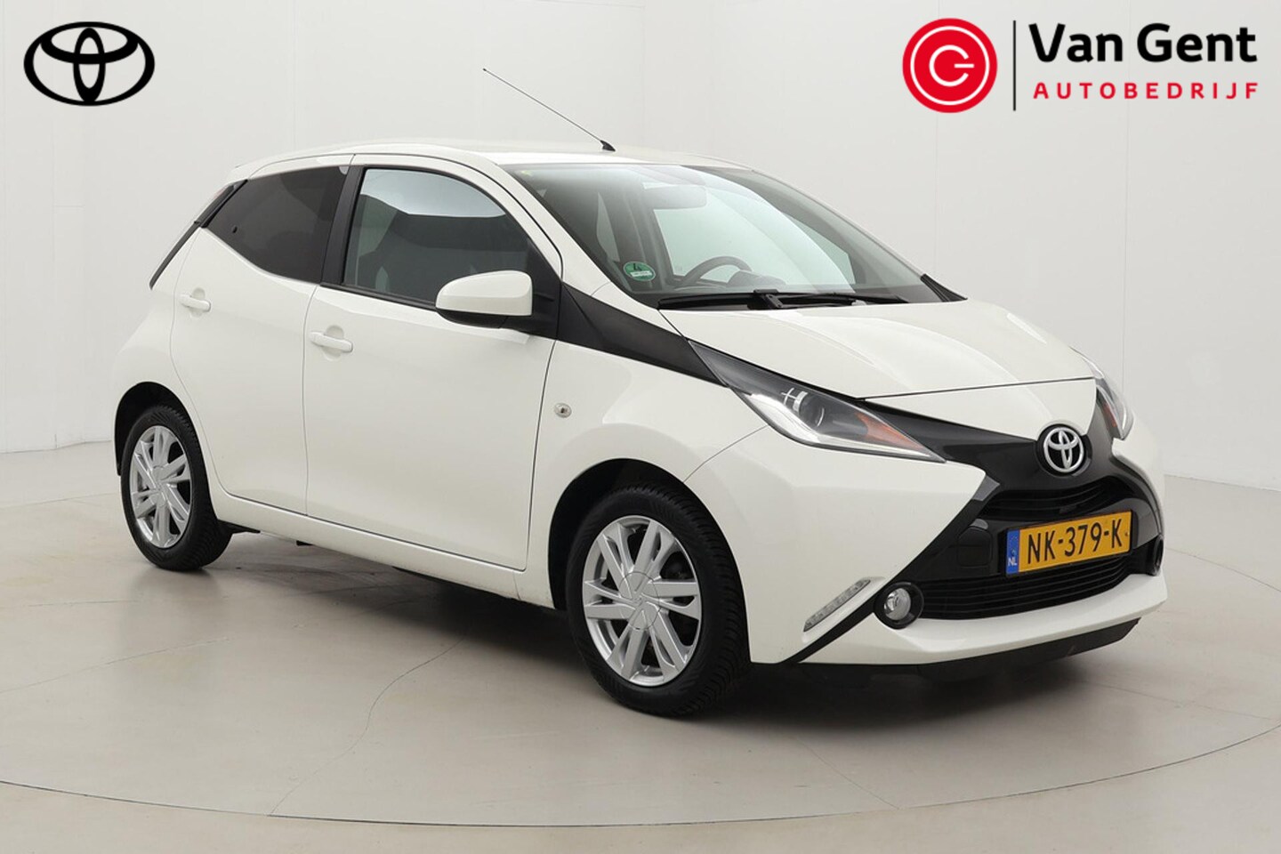 Toyota Aygo - 1.0 VVT-i x-sport | Airco | Camera | 15 inch | Bluetooth | Dakspoiler - AutoWereld.nl