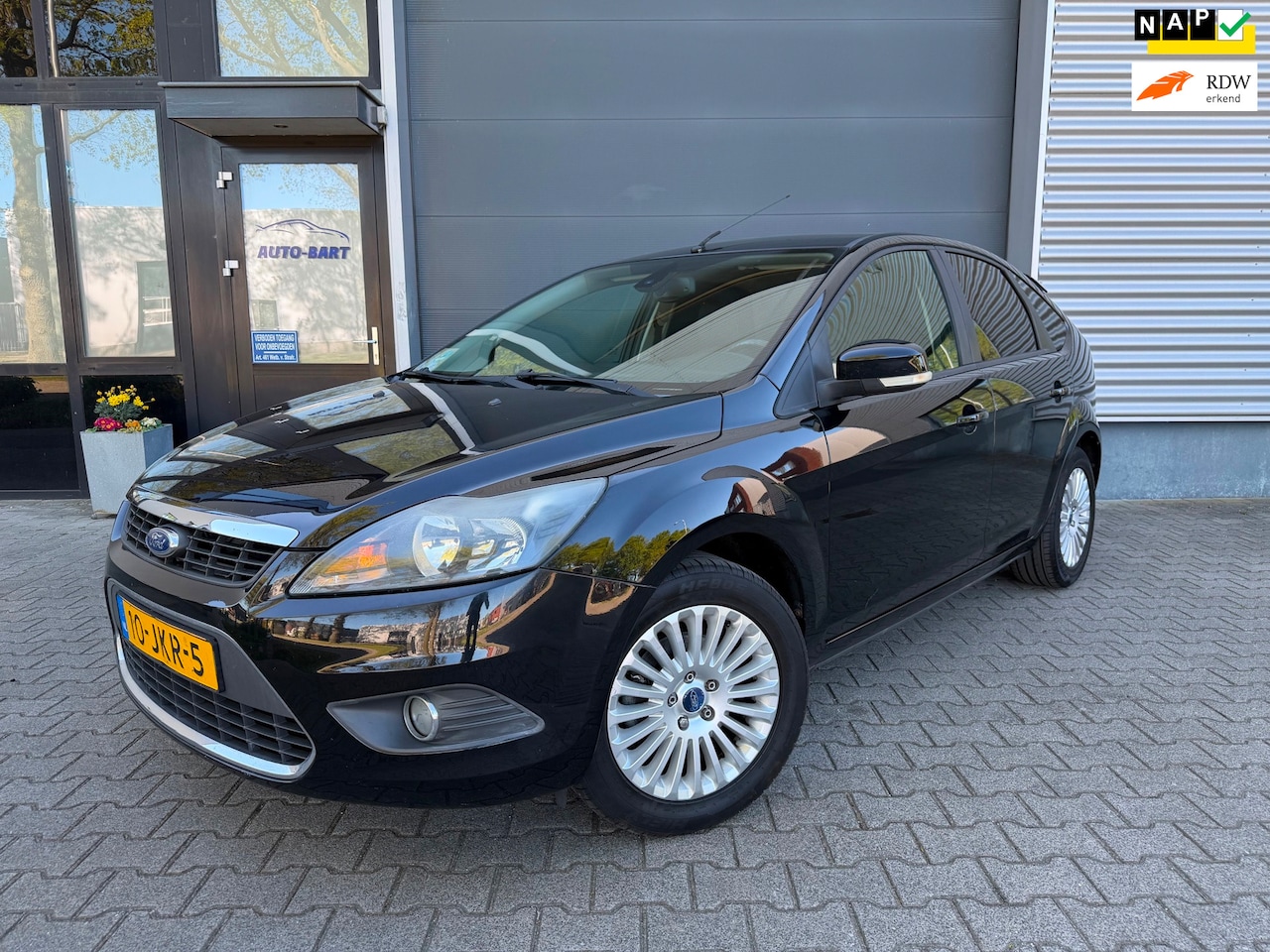 Ford Focus - 1.6 Titanium | nieuwe remmen|nieuwe apk| trekhaak - AutoWereld.nl