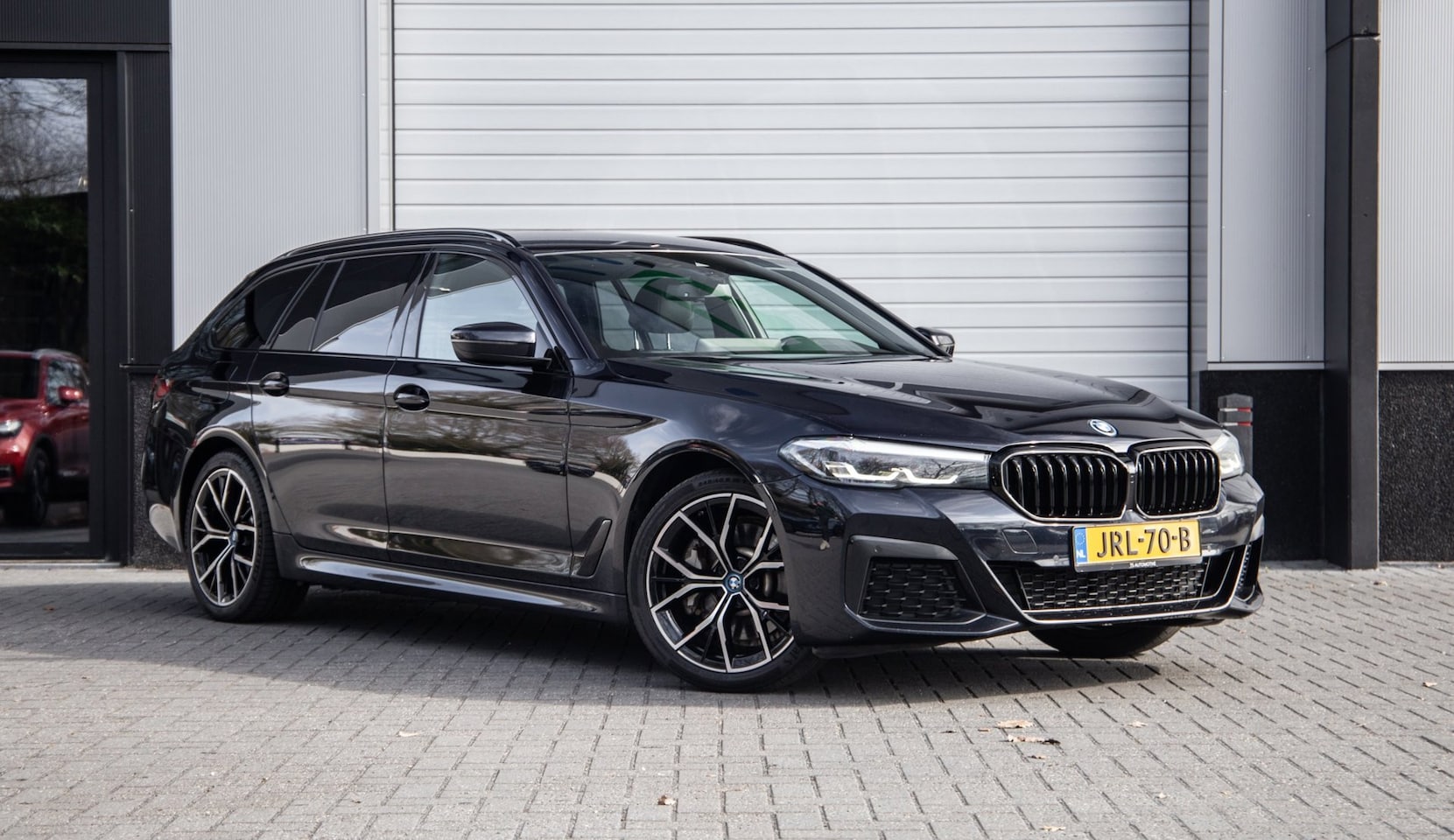 BMW 5-serie Touring - 530e M Sport / Apple Carplay / LED / PHEV / Trekhaak / Stoel Verwarming - AutoWereld.nl