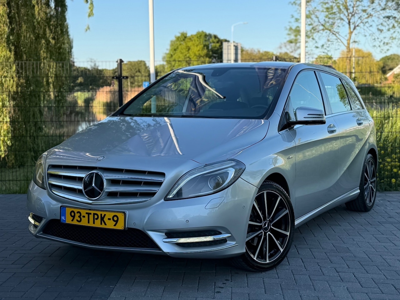 Mercedes-Benz B-klasse - 180 AUT / CLIMA / CRUISE / LEDER / TREKHAAK - AutoWereld.nl