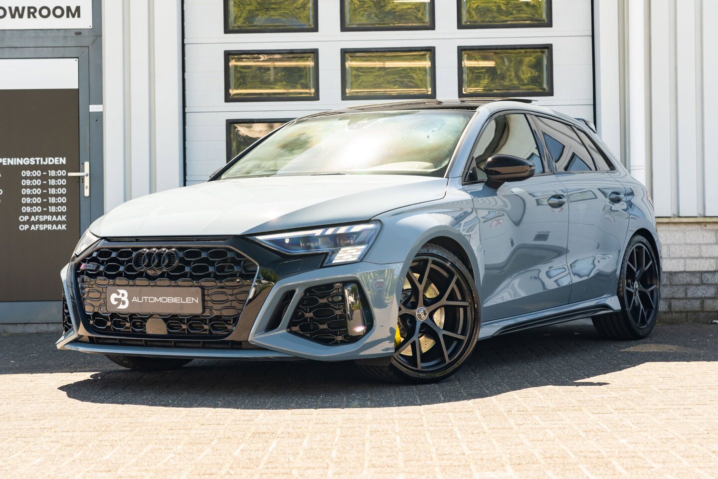 Audi A3 Sportback - 2.5 TFSI RS 3 quattro Kemaro Grey PANO - AutoWereld.nl