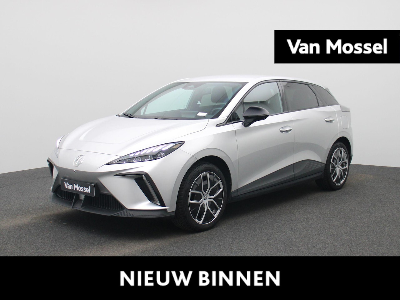MG MG4 - 64 kWh Luxury | Apple Carplay - Android Auto | Camera | Led Verlichting | Adaptieve Cruise - AutoWereld.nl