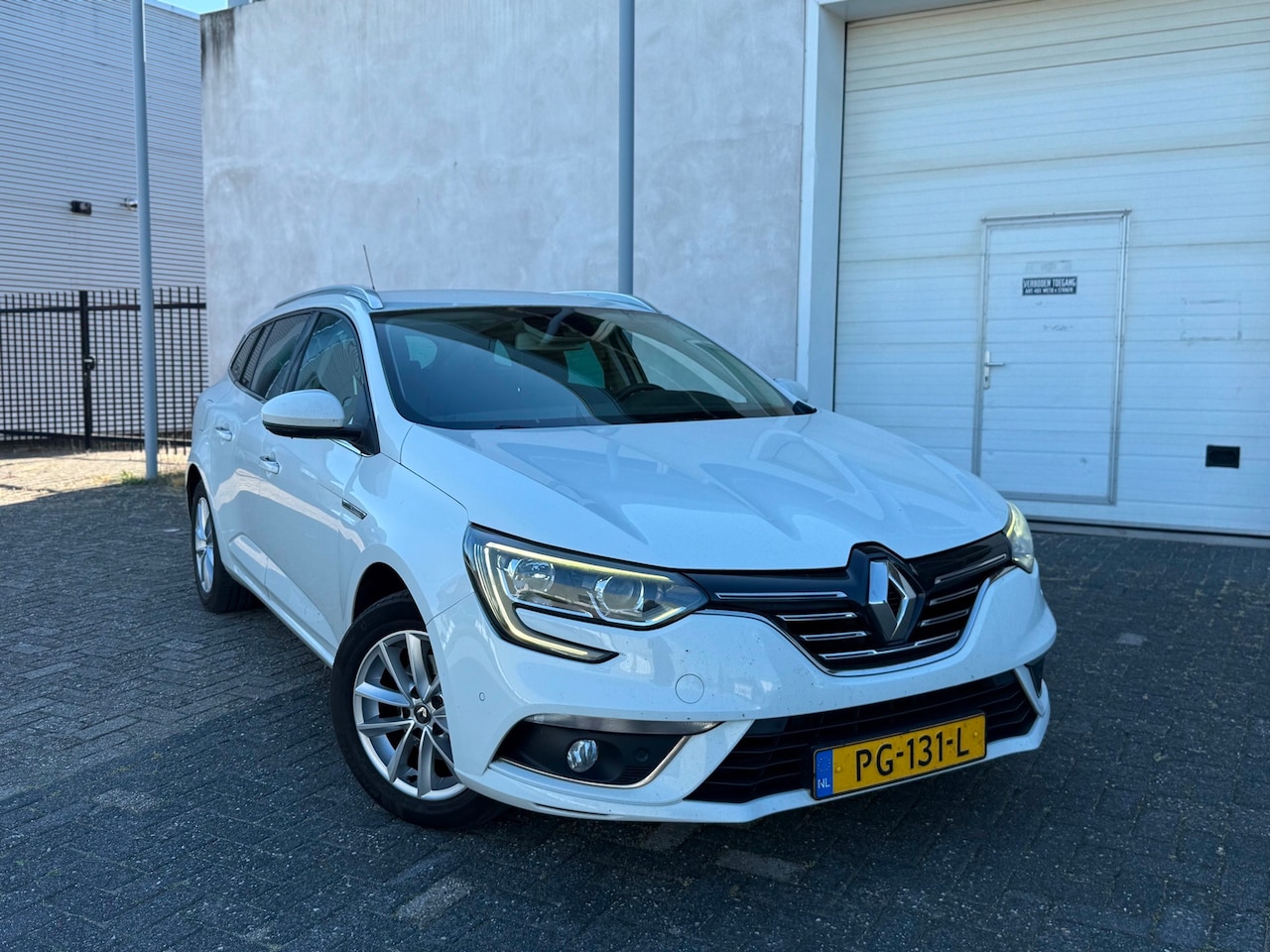 Renault Mégane Estate - 1.5 dCi Eco2 BOSE (bj 2017) LED|NAVI|LEER|CLIMATE - AutoWereld.nl