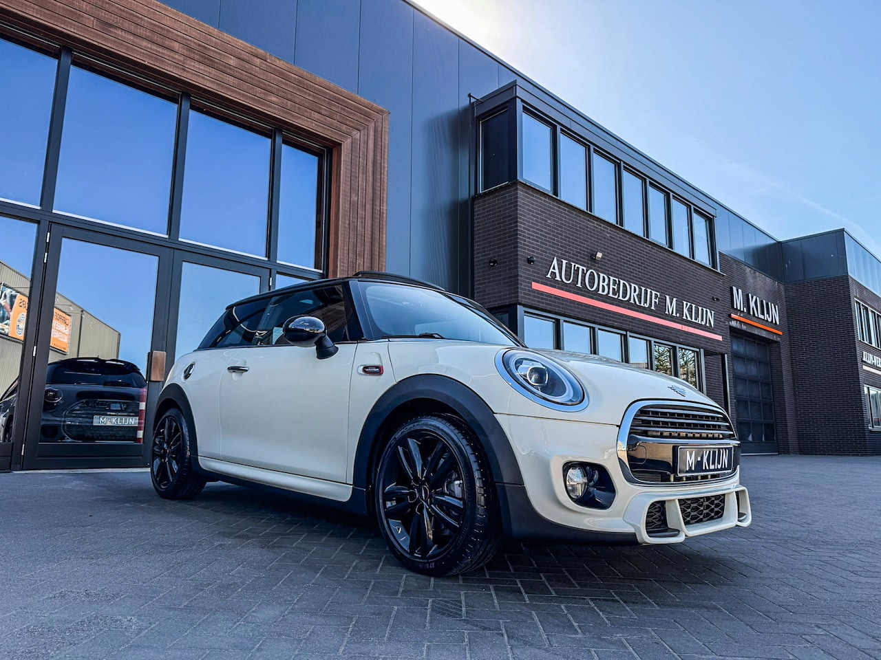 MINI John Cooper Works - Mini 1.5 Cooper aut 136pk/Ned auto/Pano/Jcw stoelen/Navi/Led - AutoWereld.nl