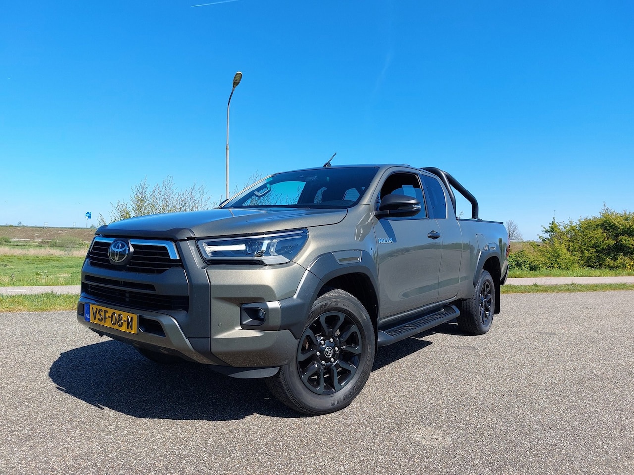 Toyota HiLux - 2.4 D-4D Xtra Cab Professional. AUTOMAAT. VEEL OPTIES!! - AutoWereld.nl