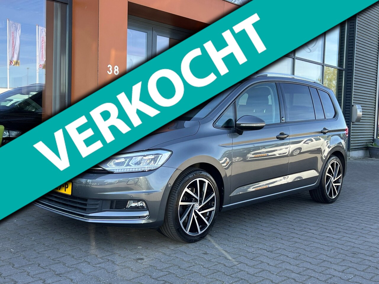 Volkswagen Touran - 1.4TSI automaat 7P|Carplay|ACC|PDC|Trekhaak - AutoWereld.nl