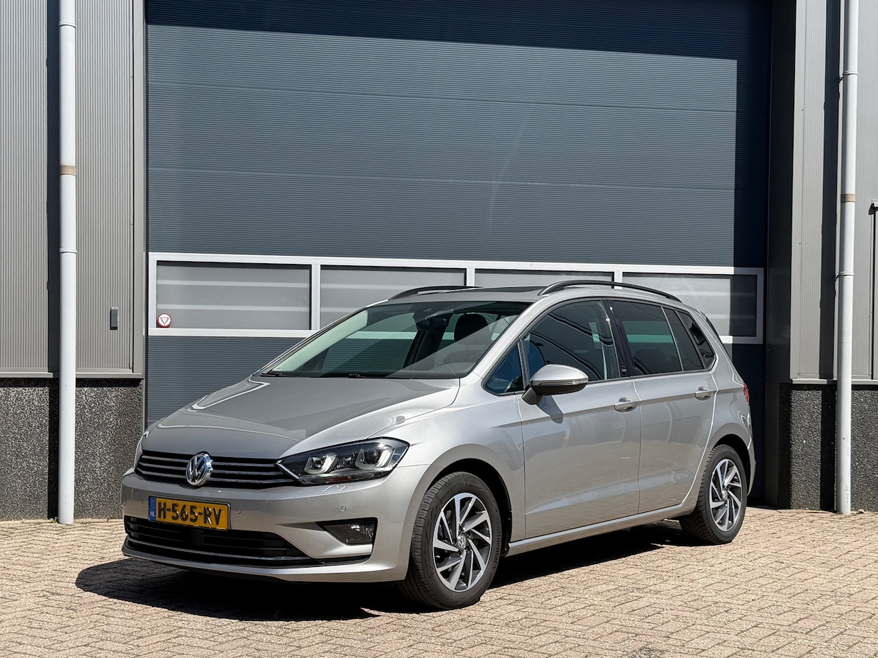 Volkswagen Golf Sportsvan - 1.2 TSI Highline bj.2017 Pano|Navi|Trekhaak. - AutoWereld.nl