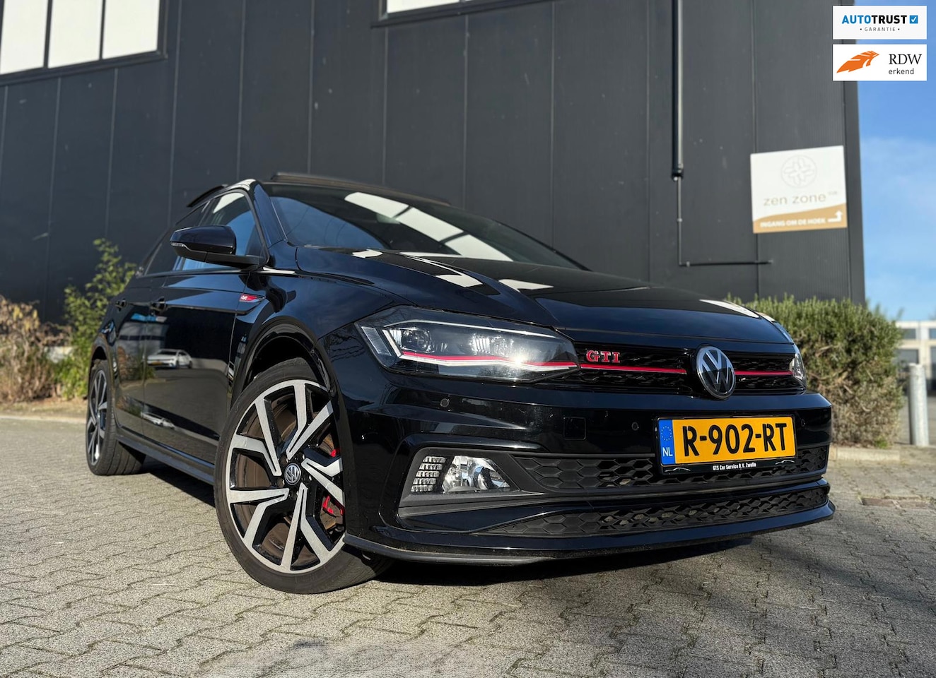 VOLKSWAGEN POLO