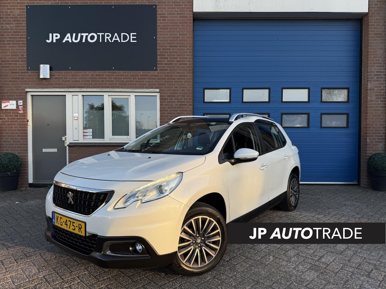 Peugeot 2008 - 1.2 PureTech Blue Lion | NAP | Distributie vv | Pano | Cruise | - AutoWereld.nl