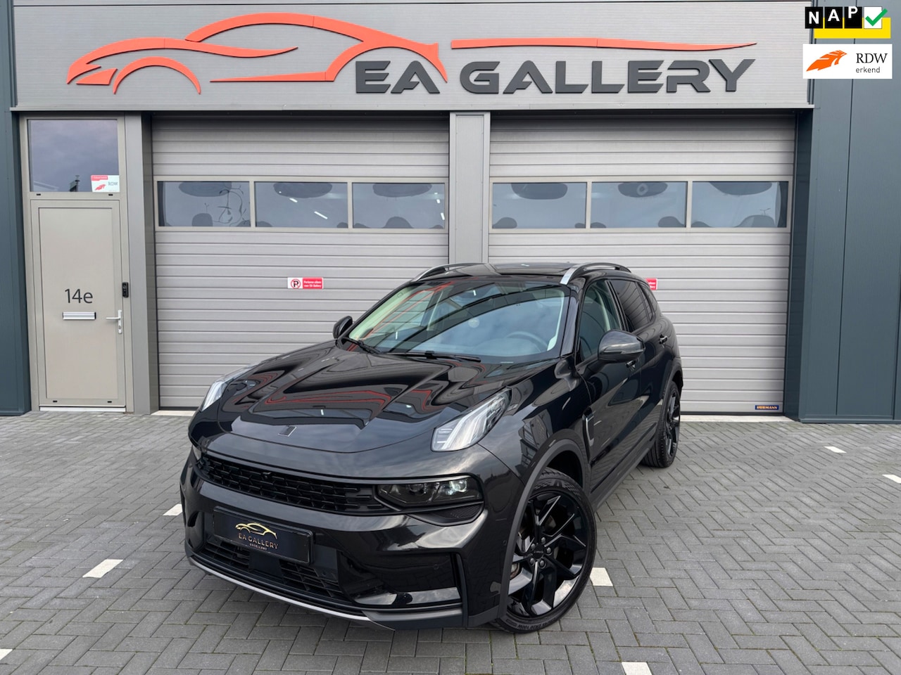 Lynk & Co 01 - 1.5 Bomvol Black Edition 261PK 360°Camera Zwarte hemel - AutoWereld.nl