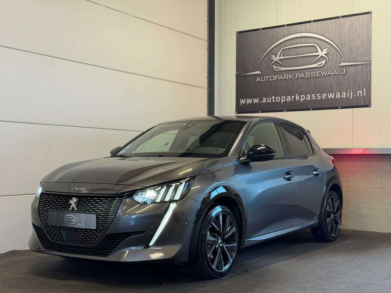 Peugeot 208 - 1.2 PureTech GT-line Pano, ACC, Apple Carplay, Sfeerverlichting, 360° Camera, LED, Lane-As - AutoWereld.nl
