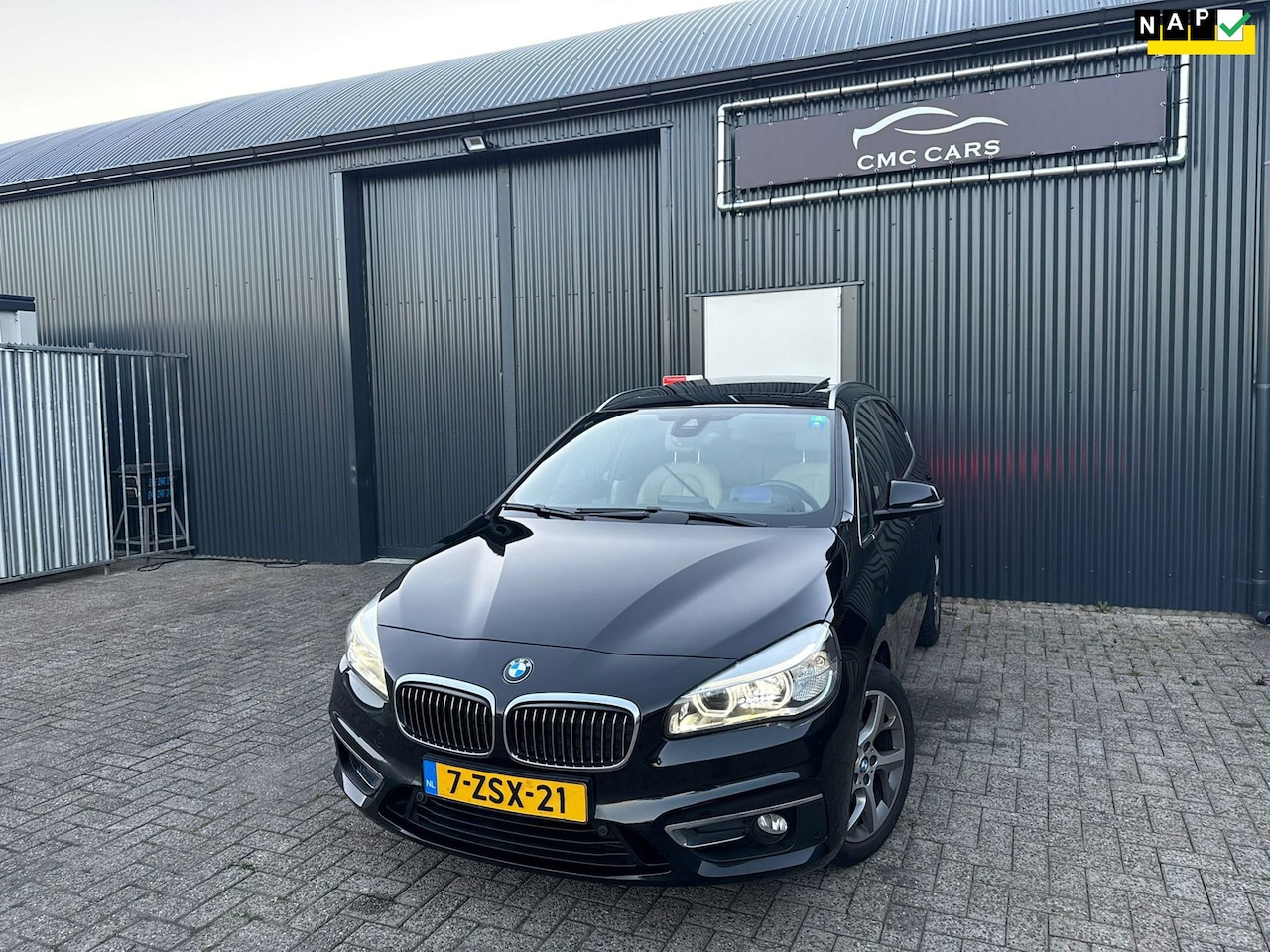 BMW 2-serie Active Tourer - 225i High Executive BOMVOL!! PANO/AUTOMAAT!! - AutoWereld.nl