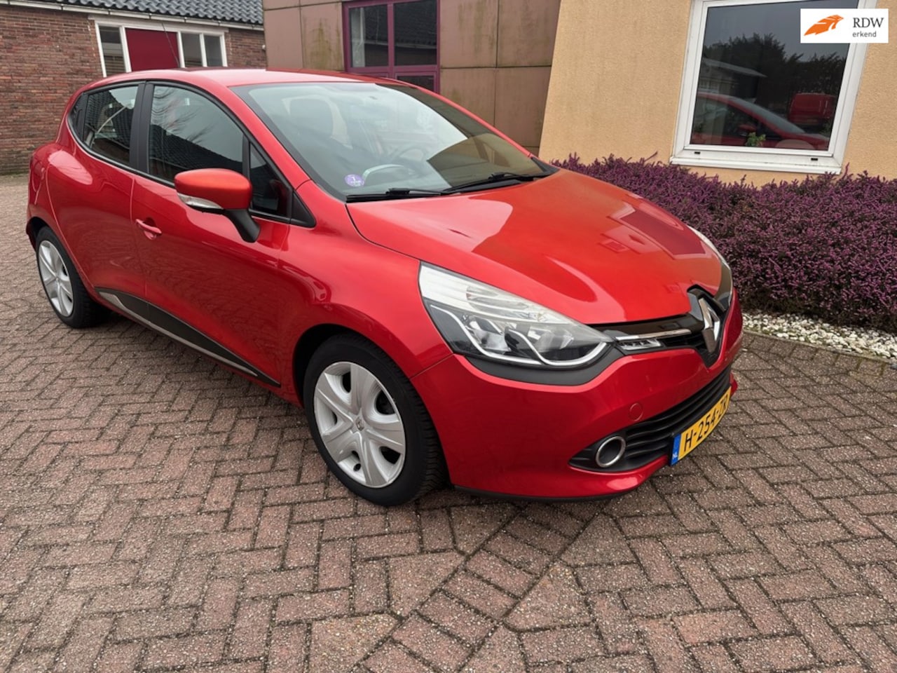 Renault Clio - 1.2 Night & Day carply navi dealer oh - AutoWereld.nl