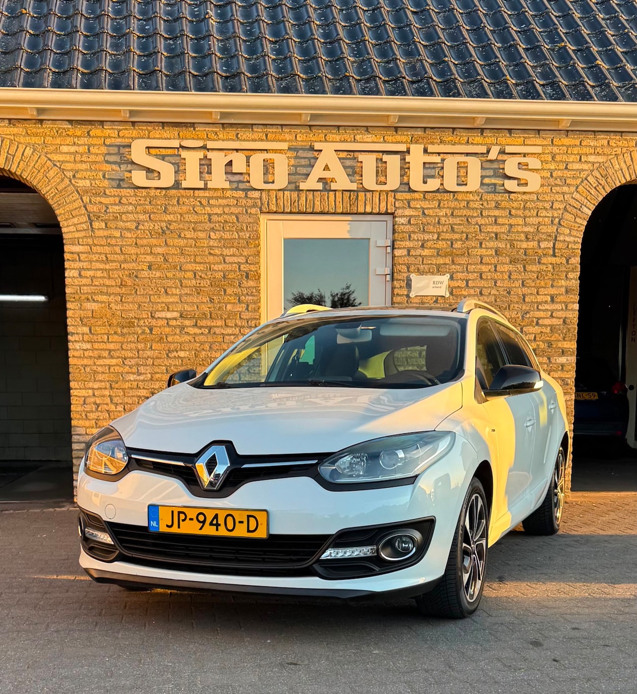 Renault Mégane Estate - 1.2 TCe Limited Bj 2016 Zeer weinig kilometers - AutoWereld.nl