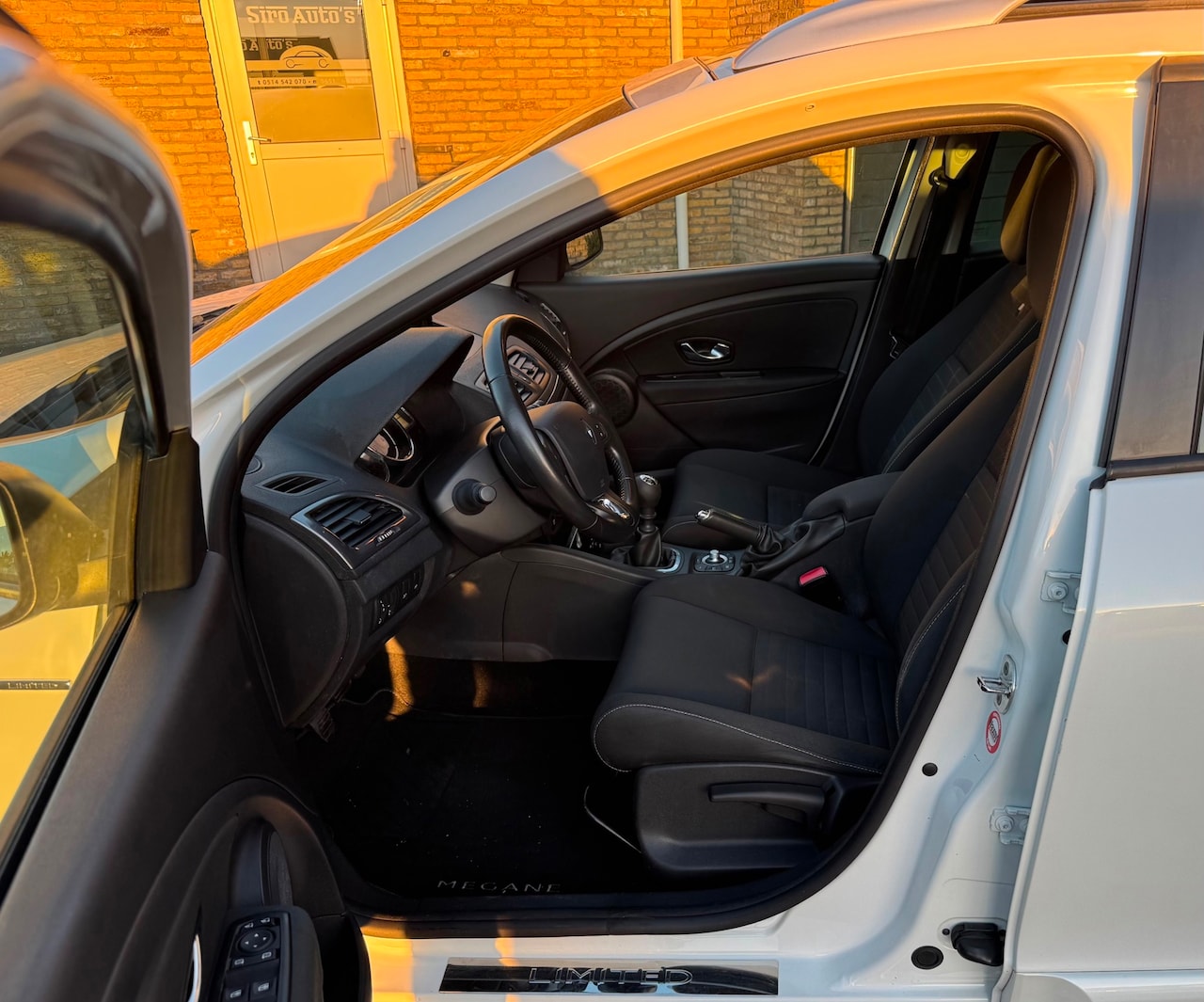 Renault Mégane Estate - 1.2 TCe Limited Bj 2016 Zeer weinig kilometers - AutoWereld.nl