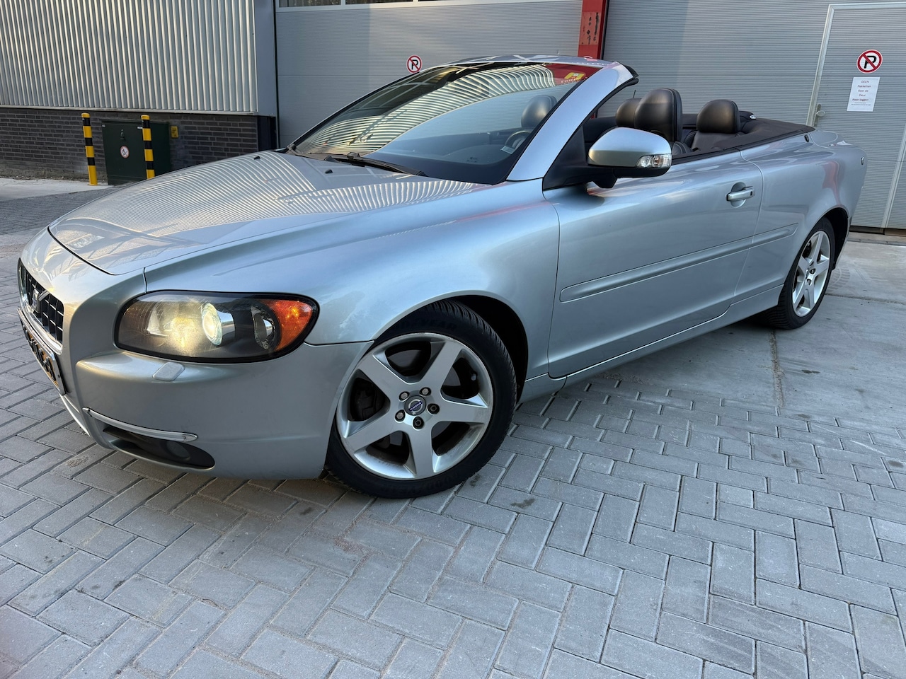 Volvo C70 Convertible - 2.4 Momentum 2.4 Momentum - AutoWereld.nl