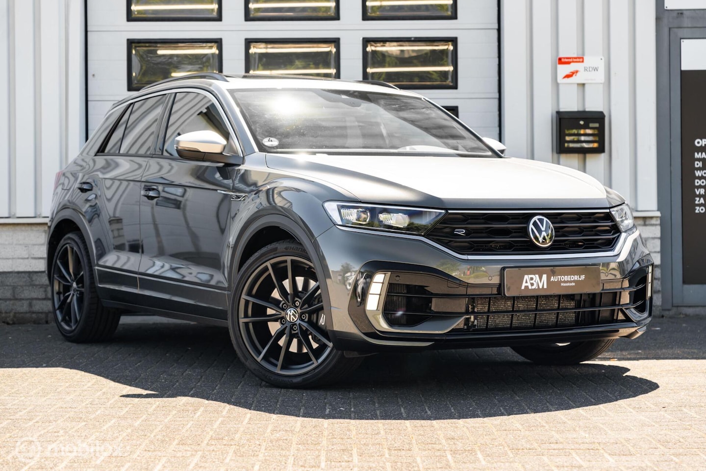 Volkswagen T-Roc - 2.0 TSI 4Motion R Panoramdak Beats Camera - AutoWereld.nl
