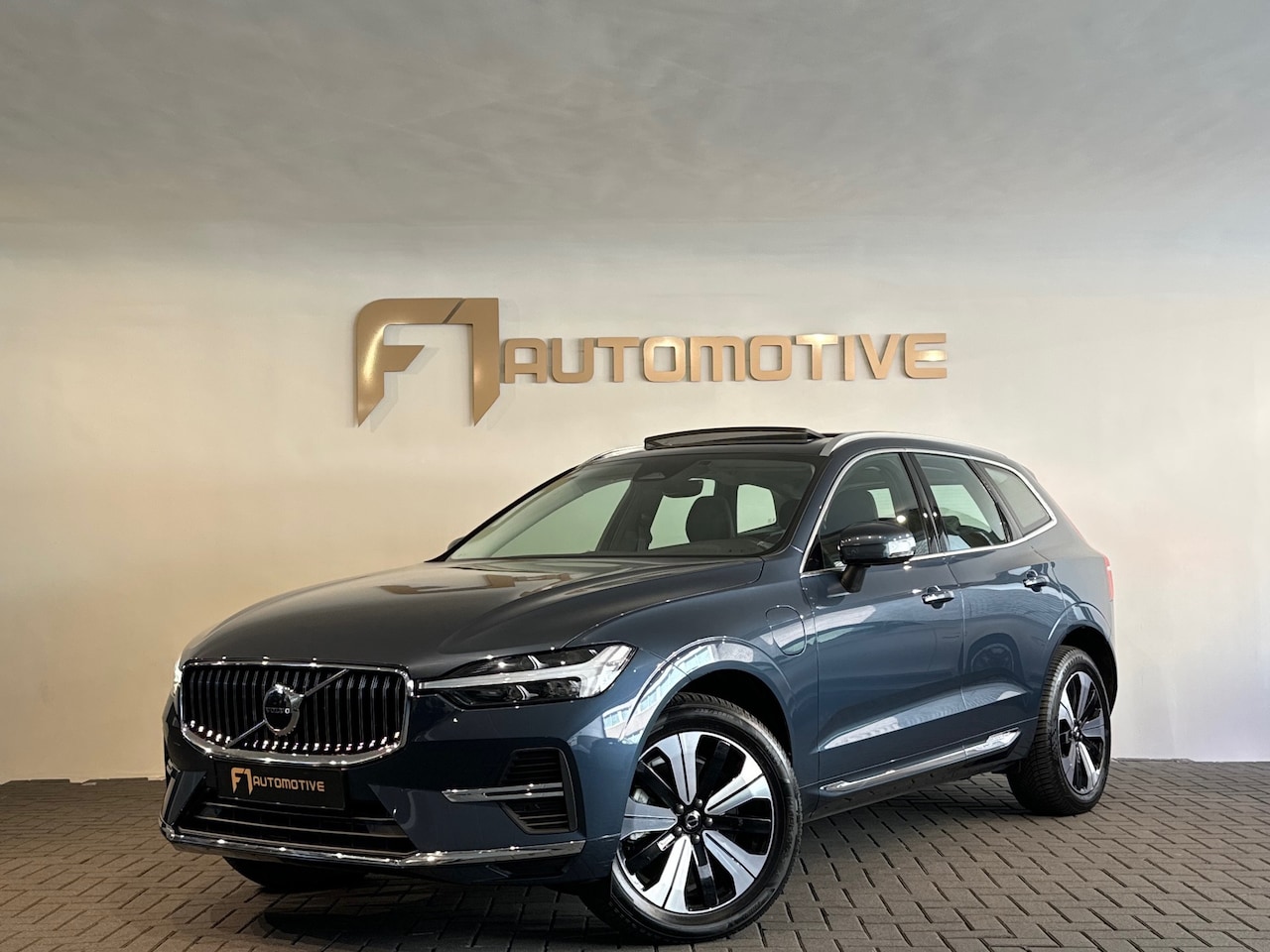 Volvo XC60 - 2.0 T6 Plug-in hybrid AWD Pano|Memory|Keyless|Camera - AutoWereld.nl