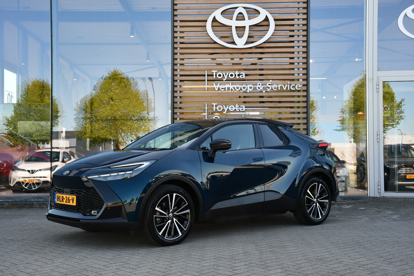 Toyota C-HR - 2.0 Plug-in Hybrid 220 Executive 223pk | Warmtepomp | JBL-audio | Elektrisch verstelb. bes - AutoWereld.nl