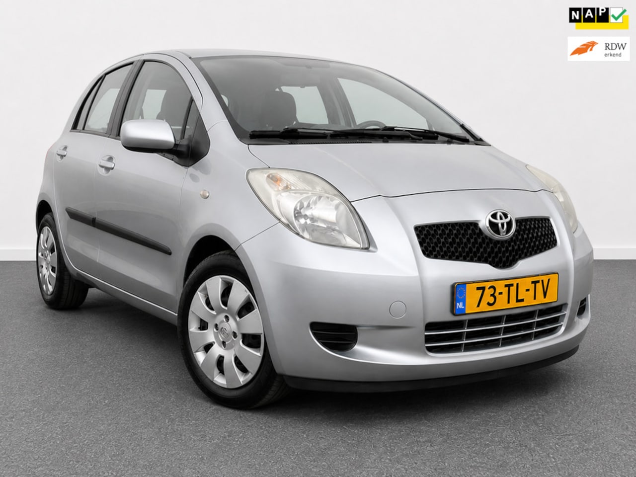 Toyota Yaris - 1.3 VVTi Sol / NAP / CarPlay / Apk bij aflevering - AutoWereld.nl