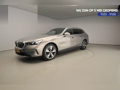 BMW i5 Touring - eDrive40 | LED | HUD | Sportstoelen | Stoelverwarming | DAB | Bowers & Wilkins sound | Alu