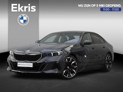 BMW 5-serie - Sedan 530e | M Sportpakket Pro | Individual Lak | Panodak | Trekhaak | Head-Up | Bowers &
