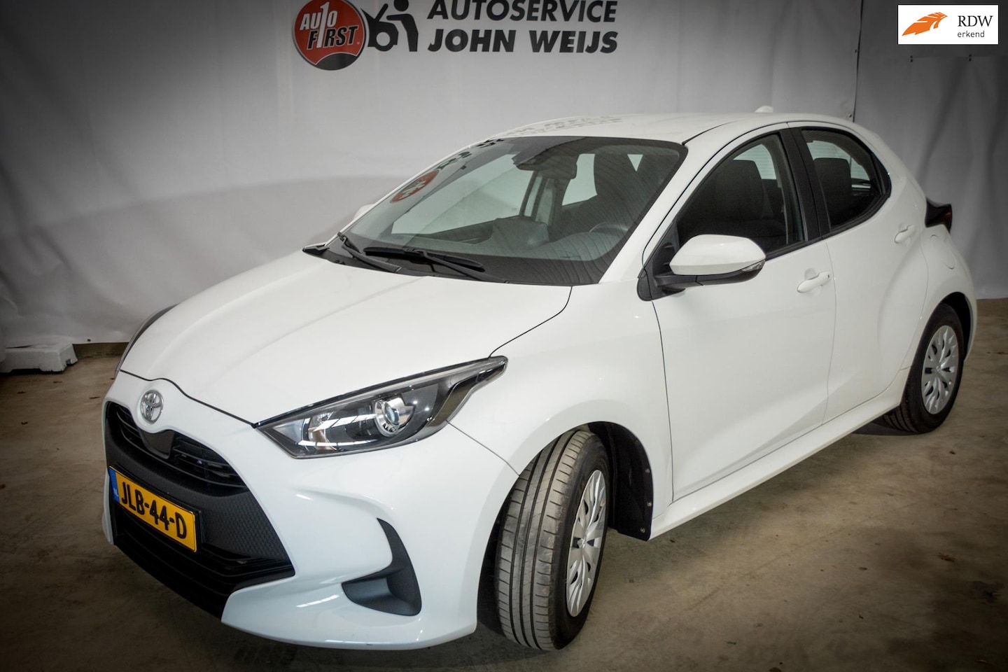 Toyota Yaris - 1.0 VVT-i Active 1.0 VVT-i Active, achteruitrijcamera, airco - AutoWereld.nl