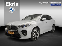 BMW iX2 - eDrive20 | M-Sportpakket | LED | HUD | Active cruise | Panoramadak | Stoelverwarming | Key