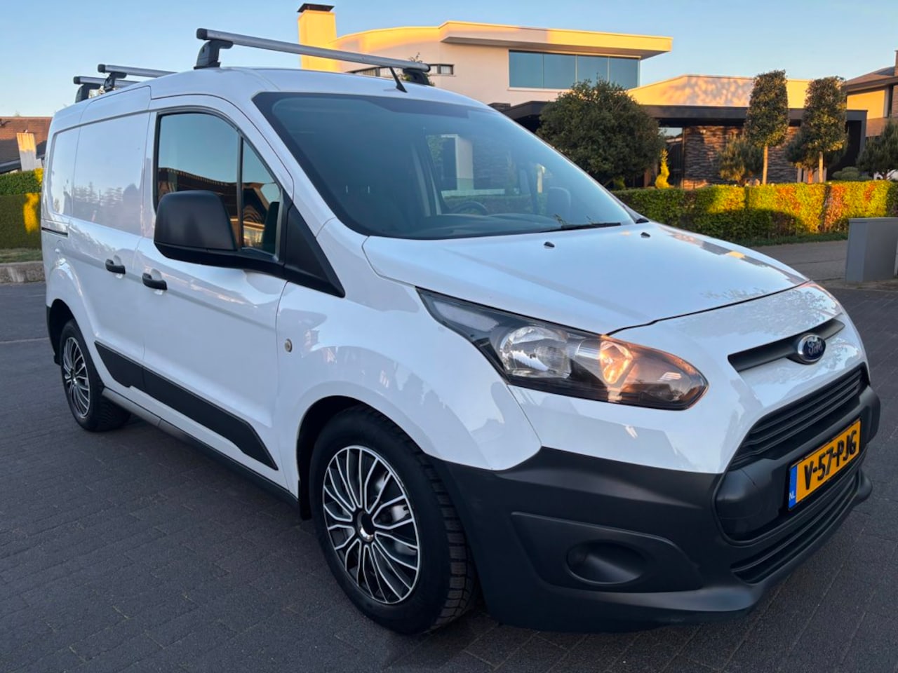 Ford Transit Connect - 1.0 Ecoboost L1 benzine airco marge - AutoWereld.nl