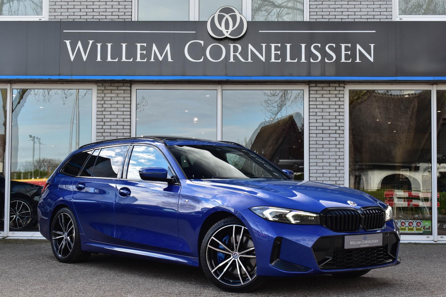 BMW 3-serie Touring - 320e M-Sport Pro Pano Trekhaak Leder Elc Stoelen - AutoWereld.nl