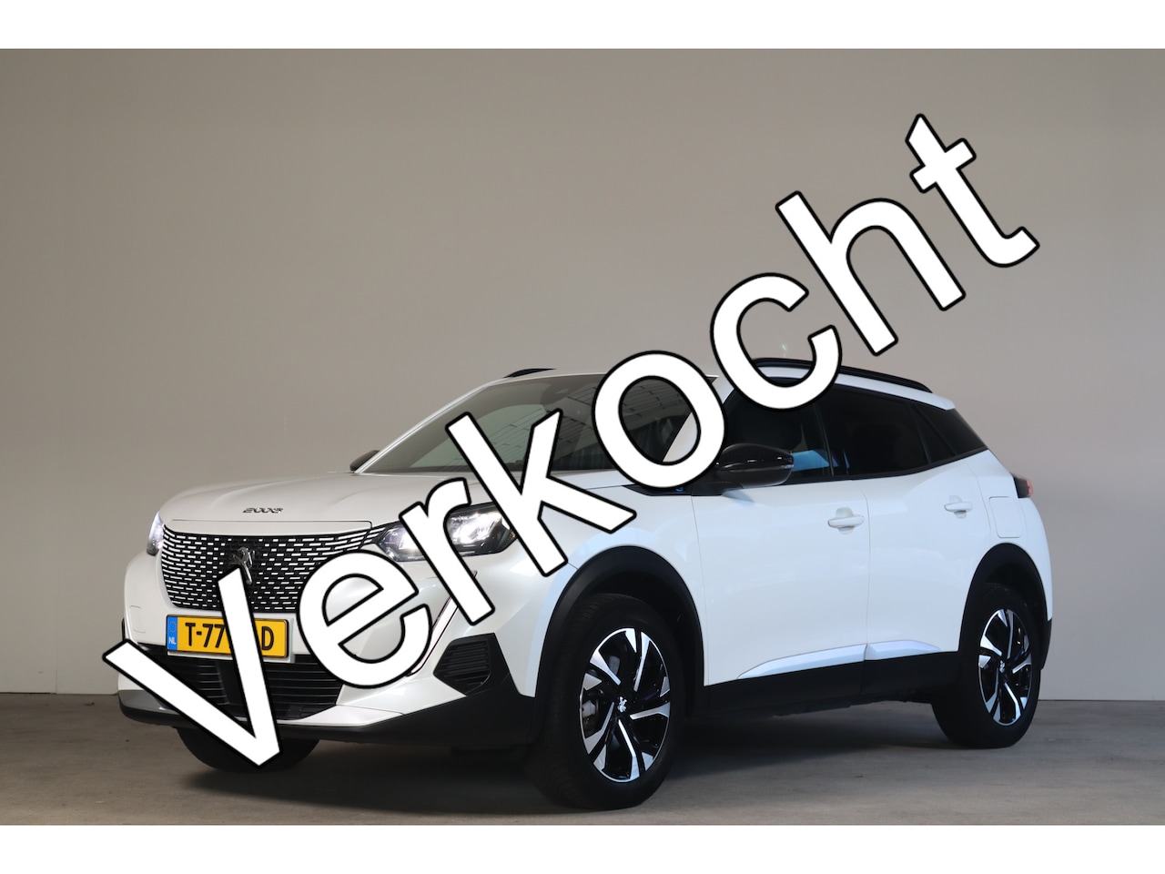 Peugeot e-2008 - EV Allure 50 kWh - SOH 99.1% NL- Auto!! Camera I Apple I Led V+A - AutoWereld.nl