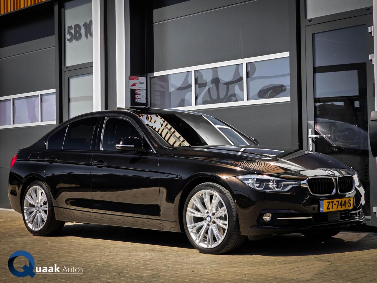 BMW 3-serie - 330i xDrive Individual | PANO | ADAPTIVE | LED | MEMORY | FULL OPTION - AutoWereld.nl