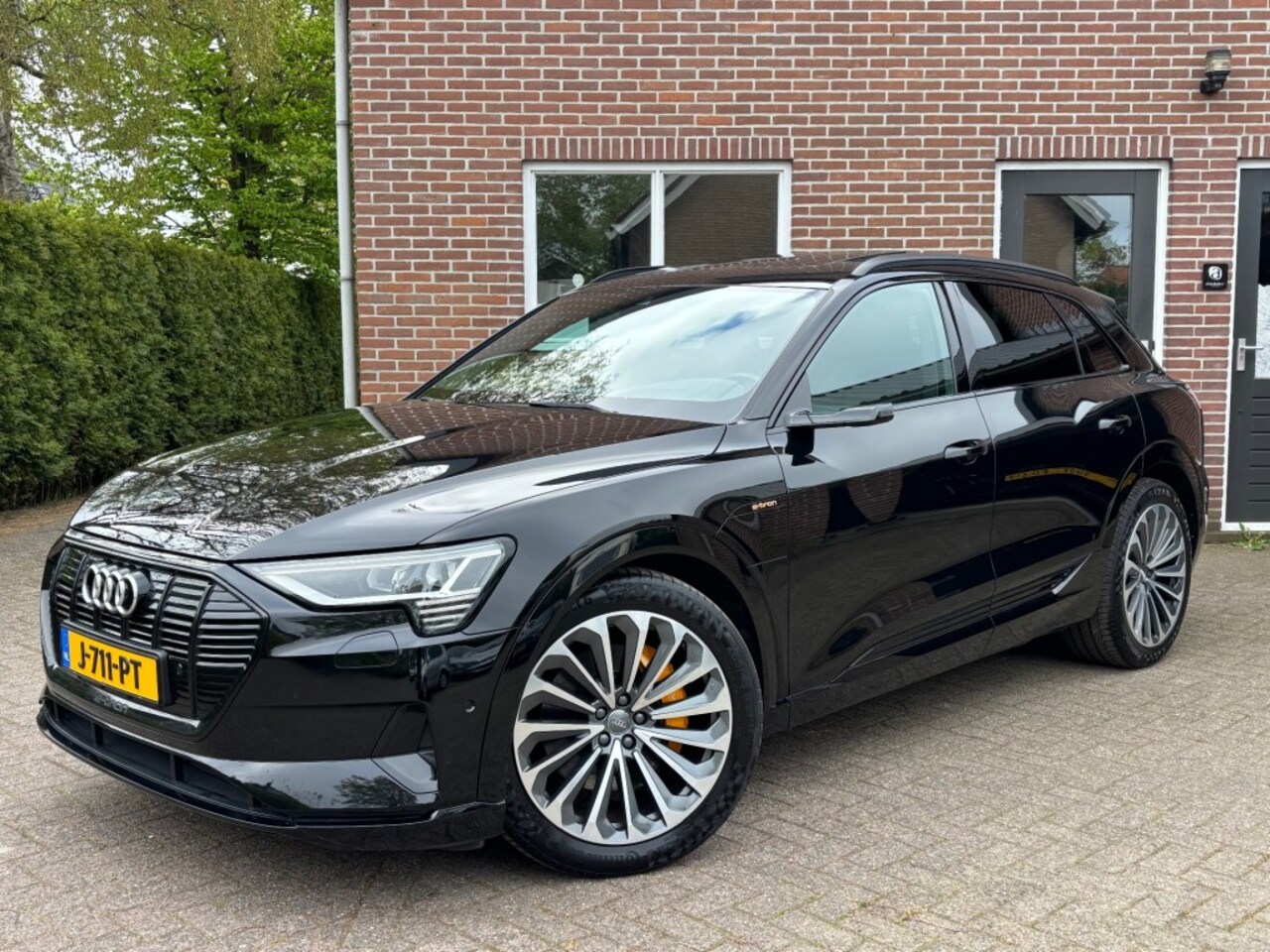 Audi e-tron - 55 S-Line BenO TREKHAAK PANO NACHTZICHT - AutoWereld.nl