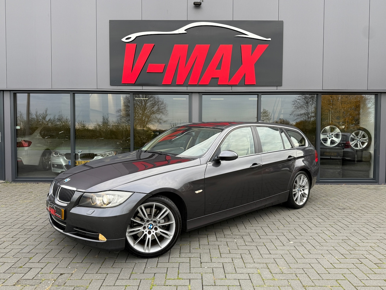 BMW 3-serie Touring - 330i AUT Executive Xenon Navi PDC Clima Trekhaak - AutoWereld.nl