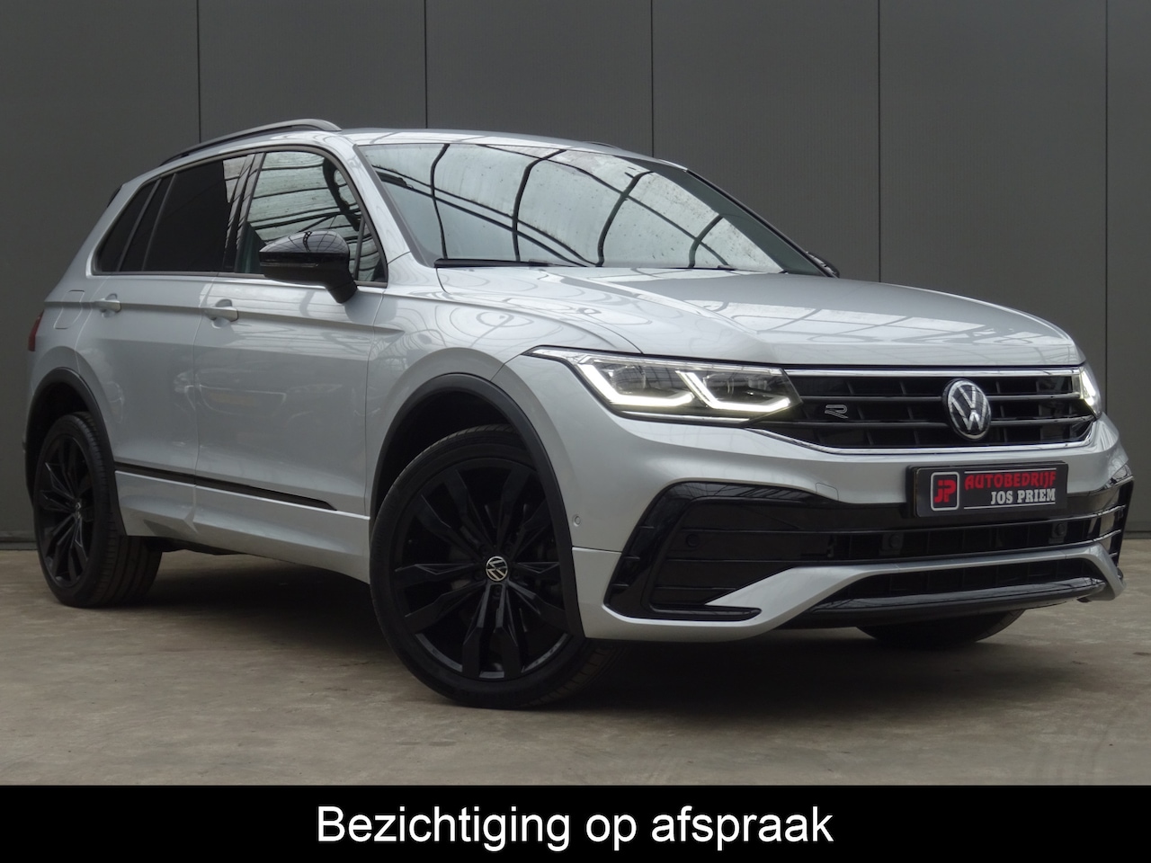 Volkswagen Tiguan - 1.4 TSI eHybrid R-Line Business * PANORAMAKDAK * 40 KM ACCU RANGE !! - AutoWereld.nl