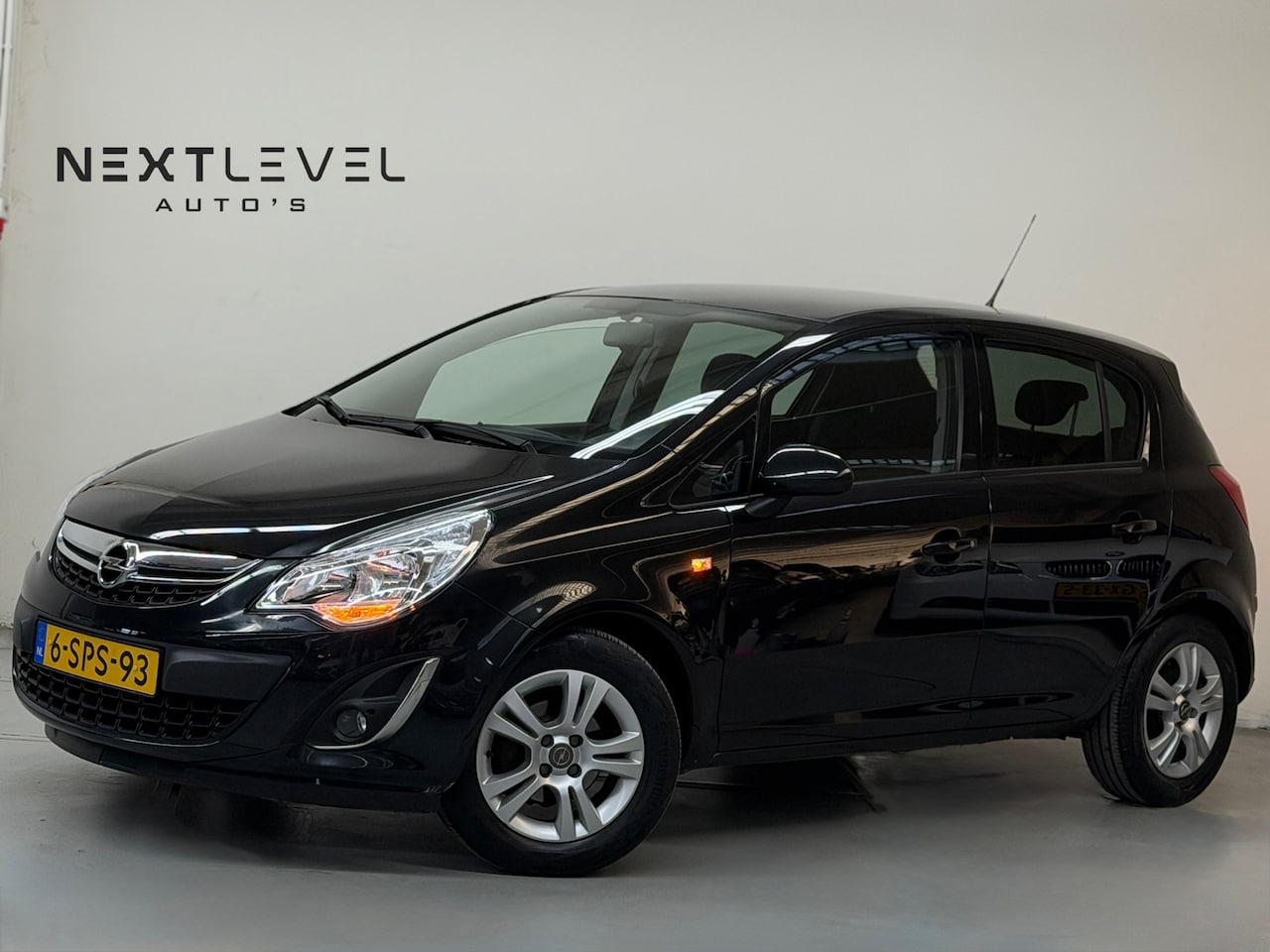 Opel Corsa - 1.4-16V Design Edition VOLAUTOMAAT Lage KM - AutoWereld.nl