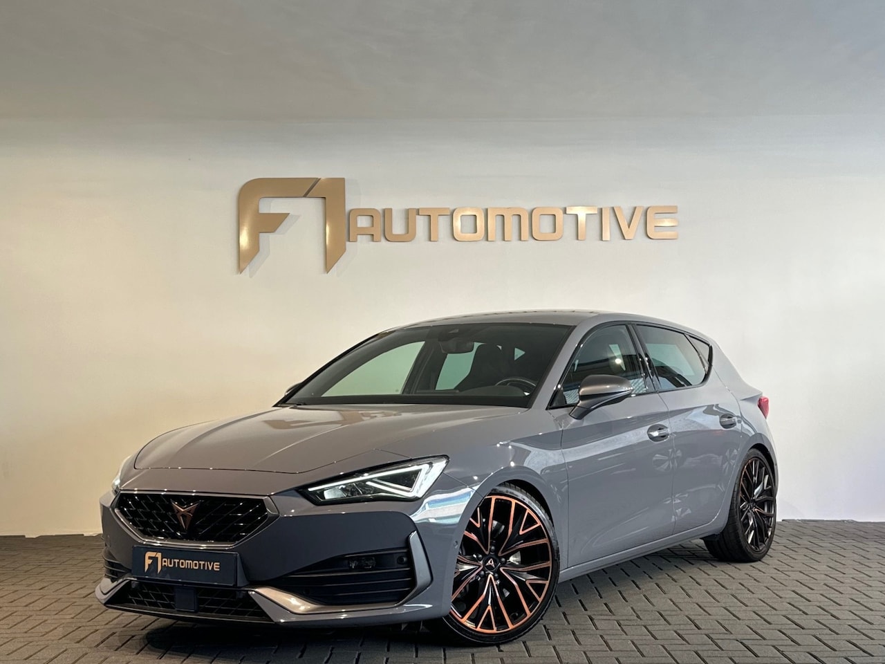 CUPRA Leon - 2.0 TSI VZ 300PK Copper Keyless|Sfeer|Beats|Camera - AutoWereld.nl
