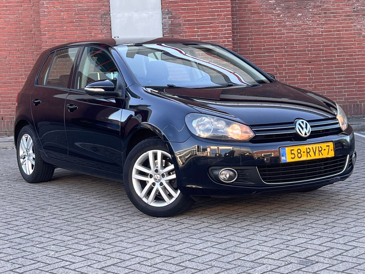 Volkswagen Golf - 1.2 TSI Highline BlueMotion|5DRS|ALCANTARA|APPLE PLAY|INRUILKOOPJE - AutoWereld.nl