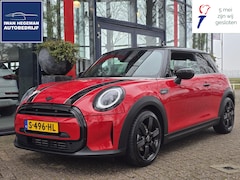 MINI Cooper - 1.5 Camden Edition | Climate Control | Parkeersensoren | Navigatie | LM Velgen