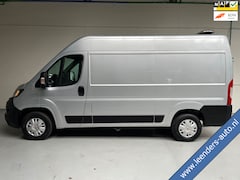 Fiat Ducato - Automaat 30 2.3 MultiJet 140pk euro6 L2H2 3Persoons Airco Navigatie Trekhaak Zilvergrijs M